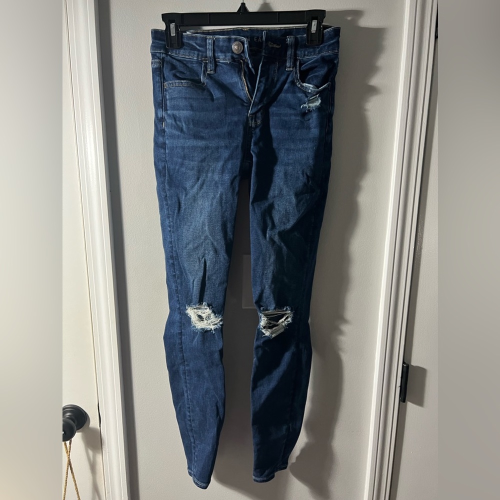 American Eagle Ripped Skinny Jeans. Size 4